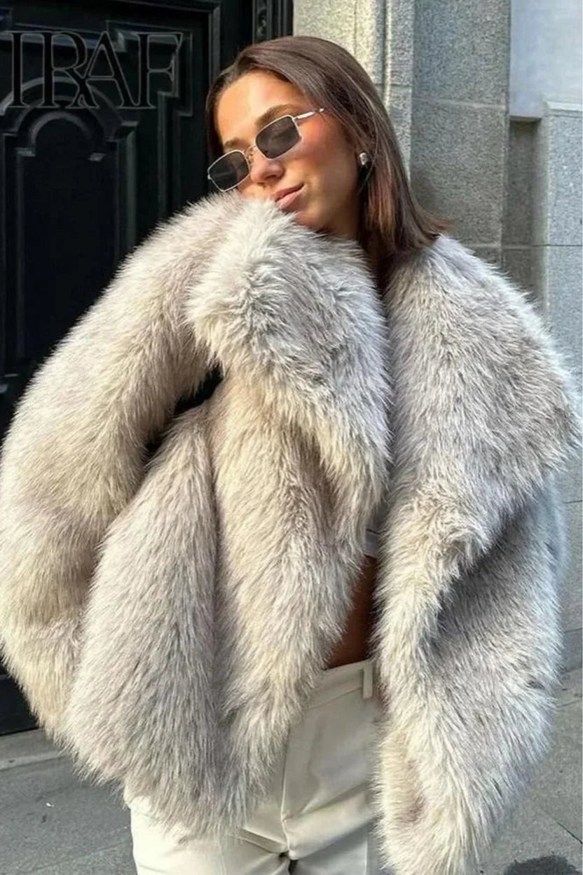 VICTORIA JACKE