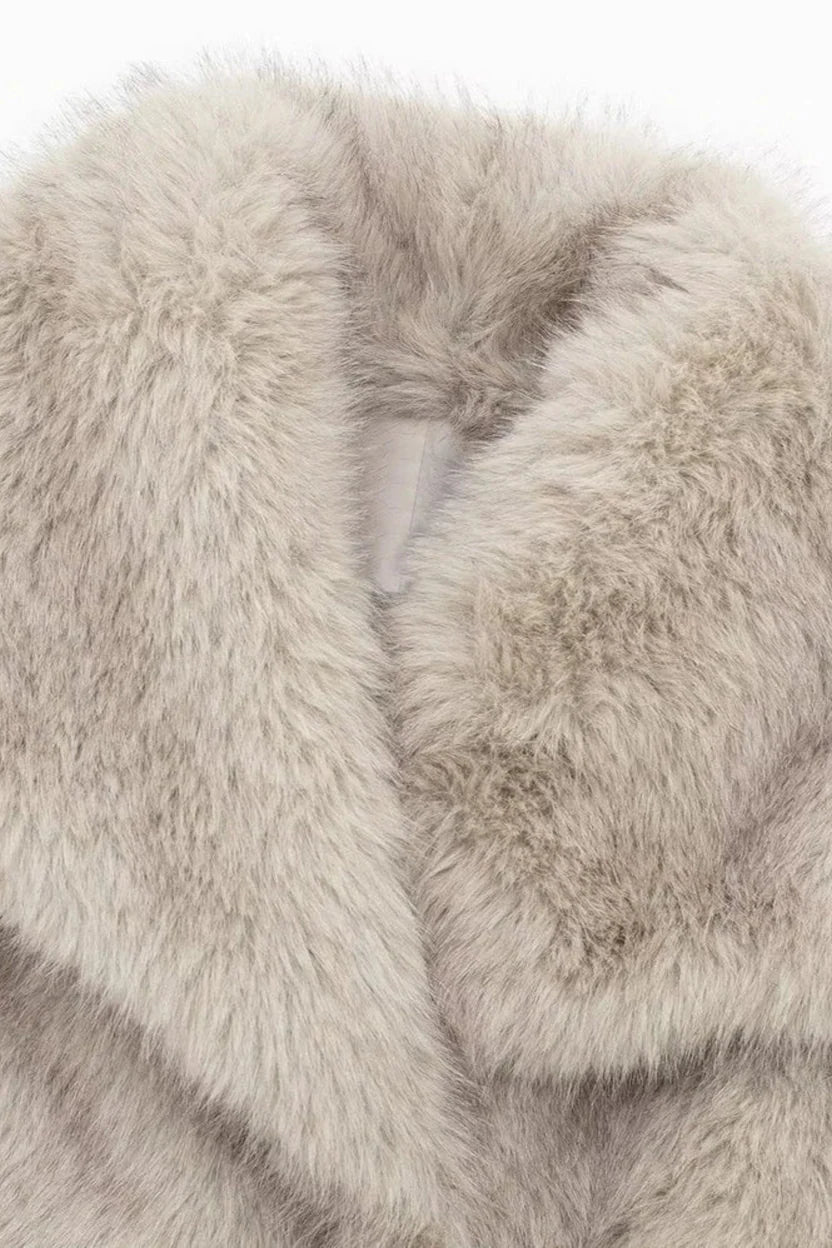 VICTORIA JACKE